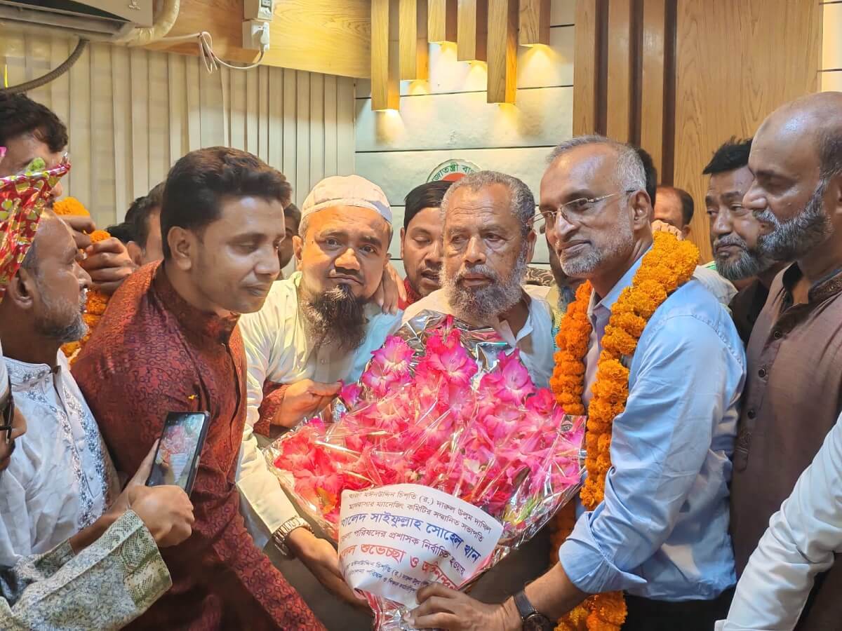 কিশোরগঞ্জ জেলা পরিষদের প্রশাসক খালেদ সাইফুল্লাহ ভিপি সোহেলকে সম্মাননা